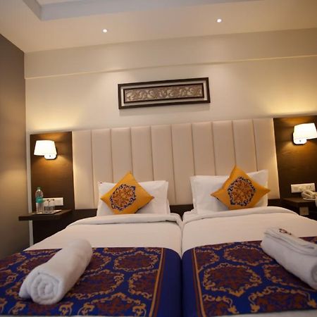 Ganpat Grand Hotel Пални Екстериор снимка