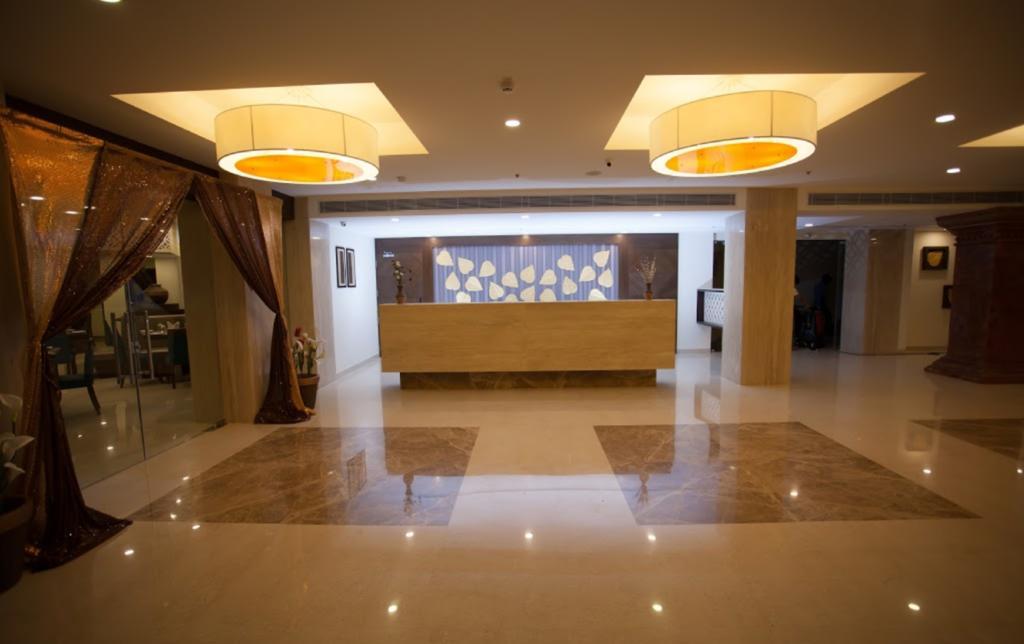 Ganpat Grand Hotel Пални Екстериор снимка