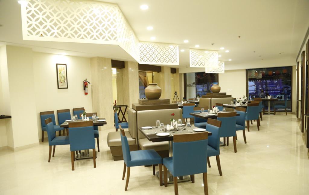 Ganpat Grand Hotel Пални Екстериор снимка