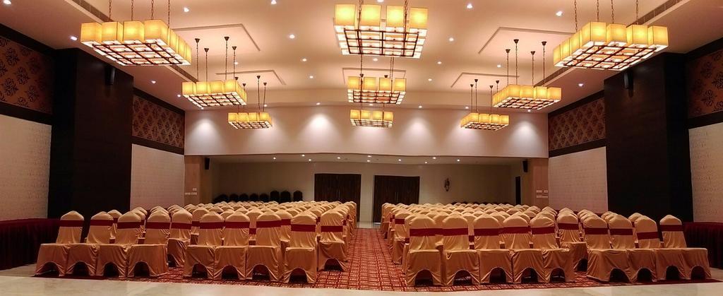 Ganpat Grand Hotel Пални Екстериор снимка