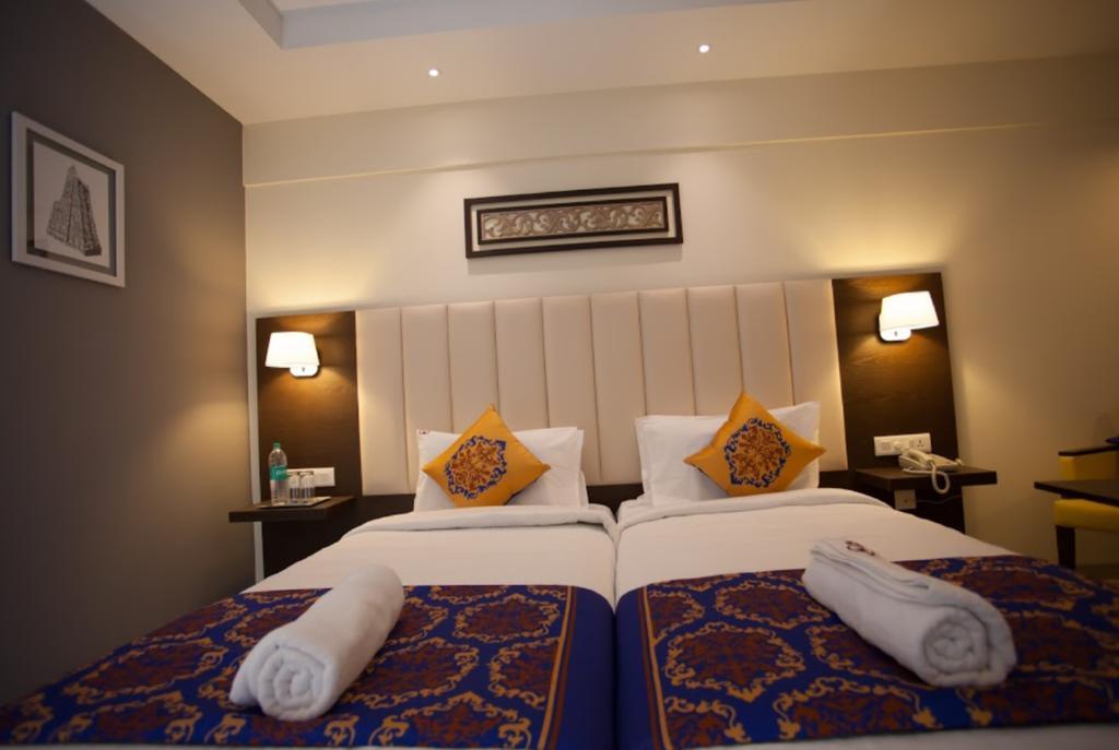 Ganpat Grand Hotel Пални Екстериор снимка