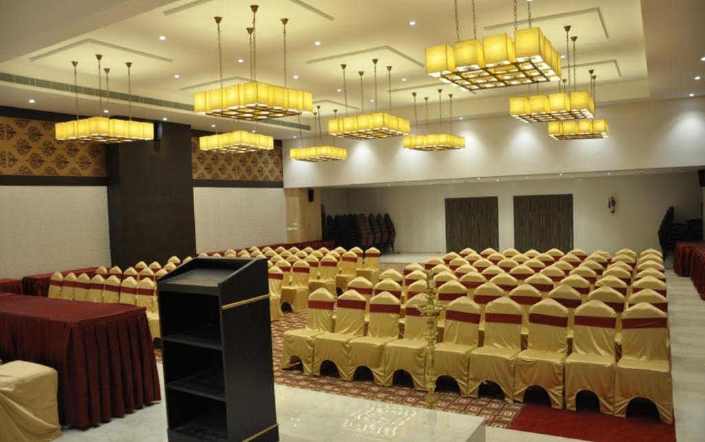 Ganpat Grand Hotel Пални Екстериор снимка