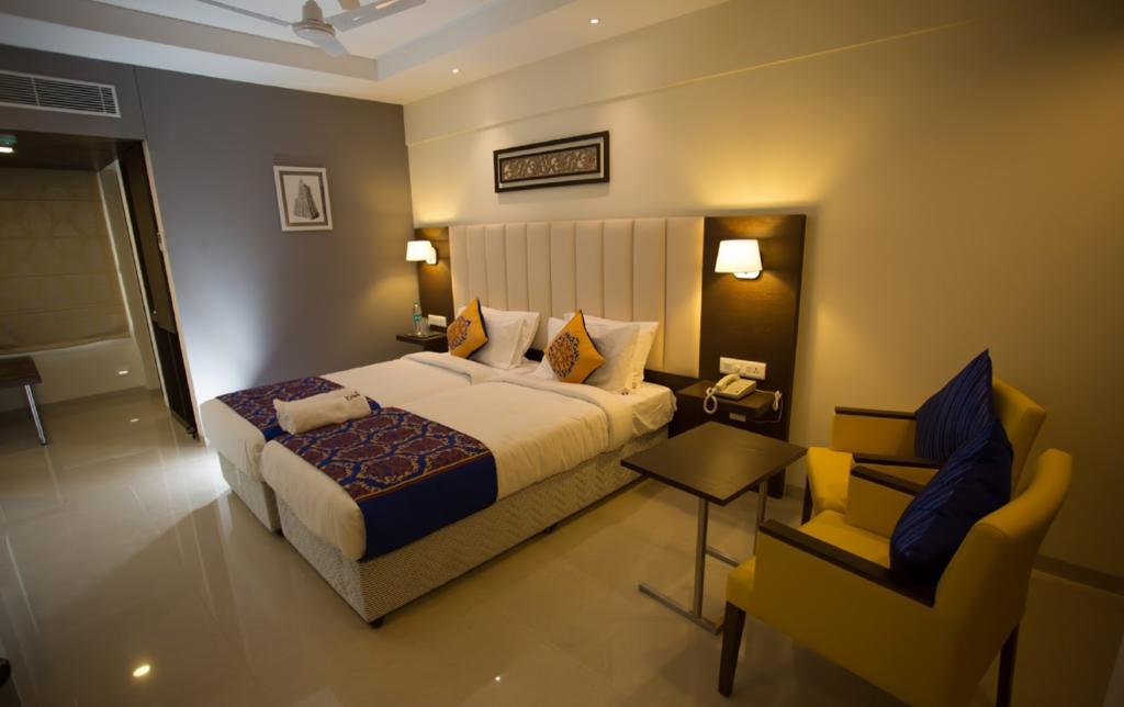 Ganpat Grand Hotel Пални Екстериор снимка