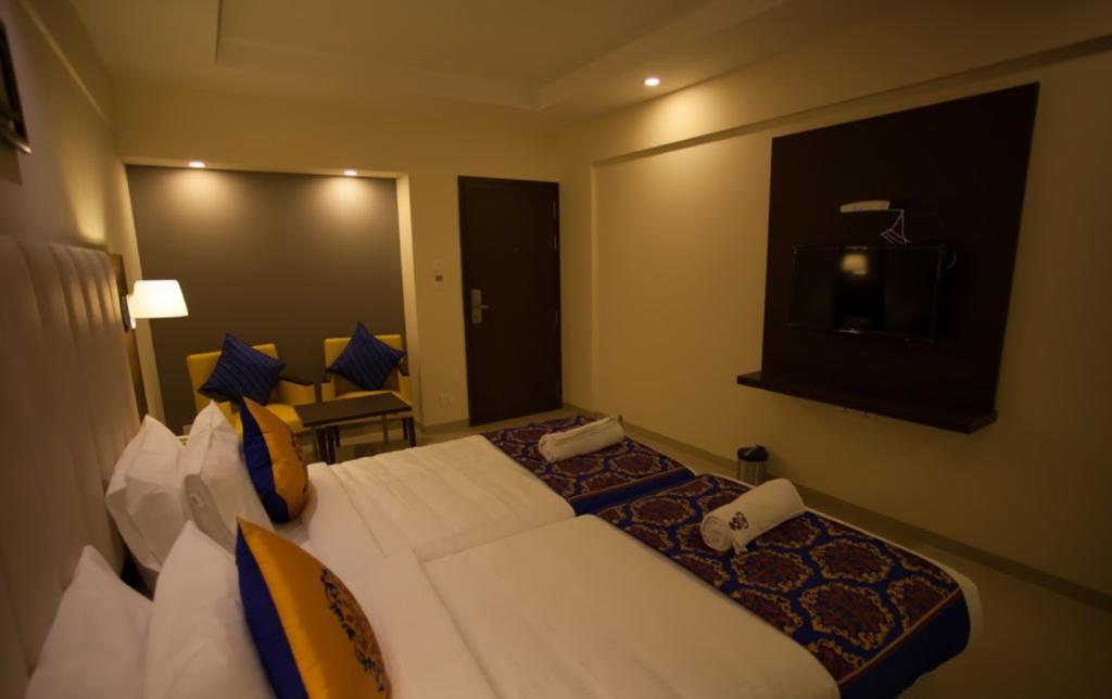 Ganpat Grand Hotel Пални Екстериор снимка