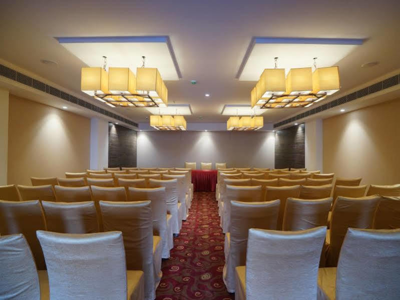 Ganpat Grand Hotel Пални Екстериор снимка