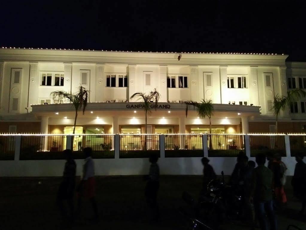 Ganpat Grand Hotel Пални Екстериор снимка