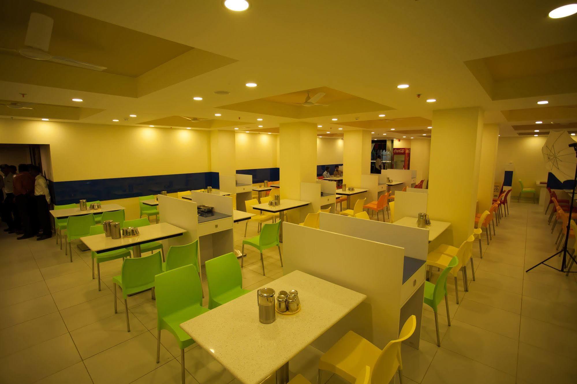 Ganpat Grand Hotel Пални Екстериор снимка